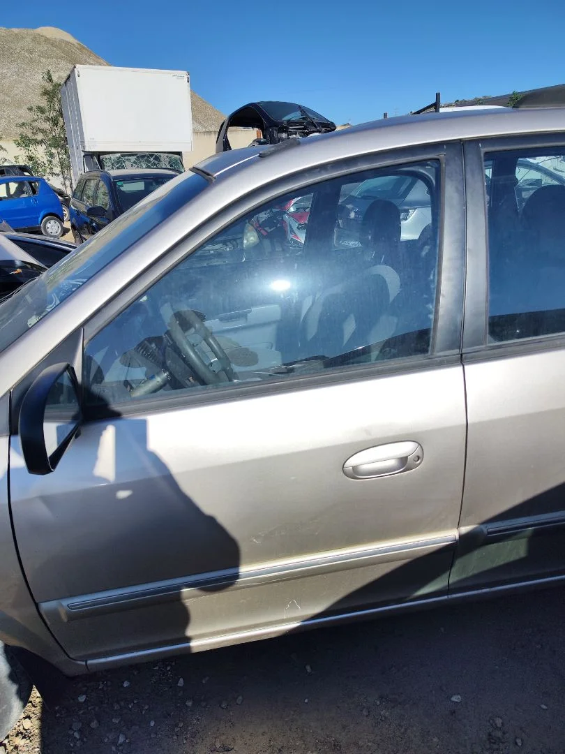 Foto de LUNA DELANTERA IZQUIERDA KIA CARENS (RS) 1.8 16V CAT (126 CV / 93 KW) referencia 0K2FB59510