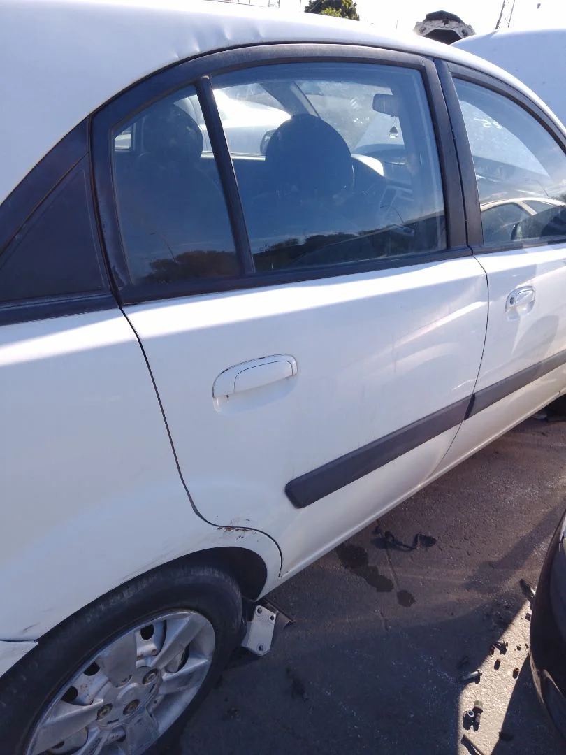 Foto de PUERTA TRASERA DERECHA KIA RIO (JB) 1.5 CRDi (110 CV / 81 KW) referencia 770041G220