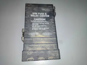 Foto de CAJA RELES / FUSIBLES CHRYSLER PT CRUISER 2.0 16V CAT (141 CV / 104 KW) referencia 04727558AC
