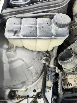 Foto de DEPOSITO EXPANSION MERCEDES-BENZ CLK (BM 208) CABRIO 3.2 V6 18V CAT (218 CV / 160 KW) referencia A2025000649