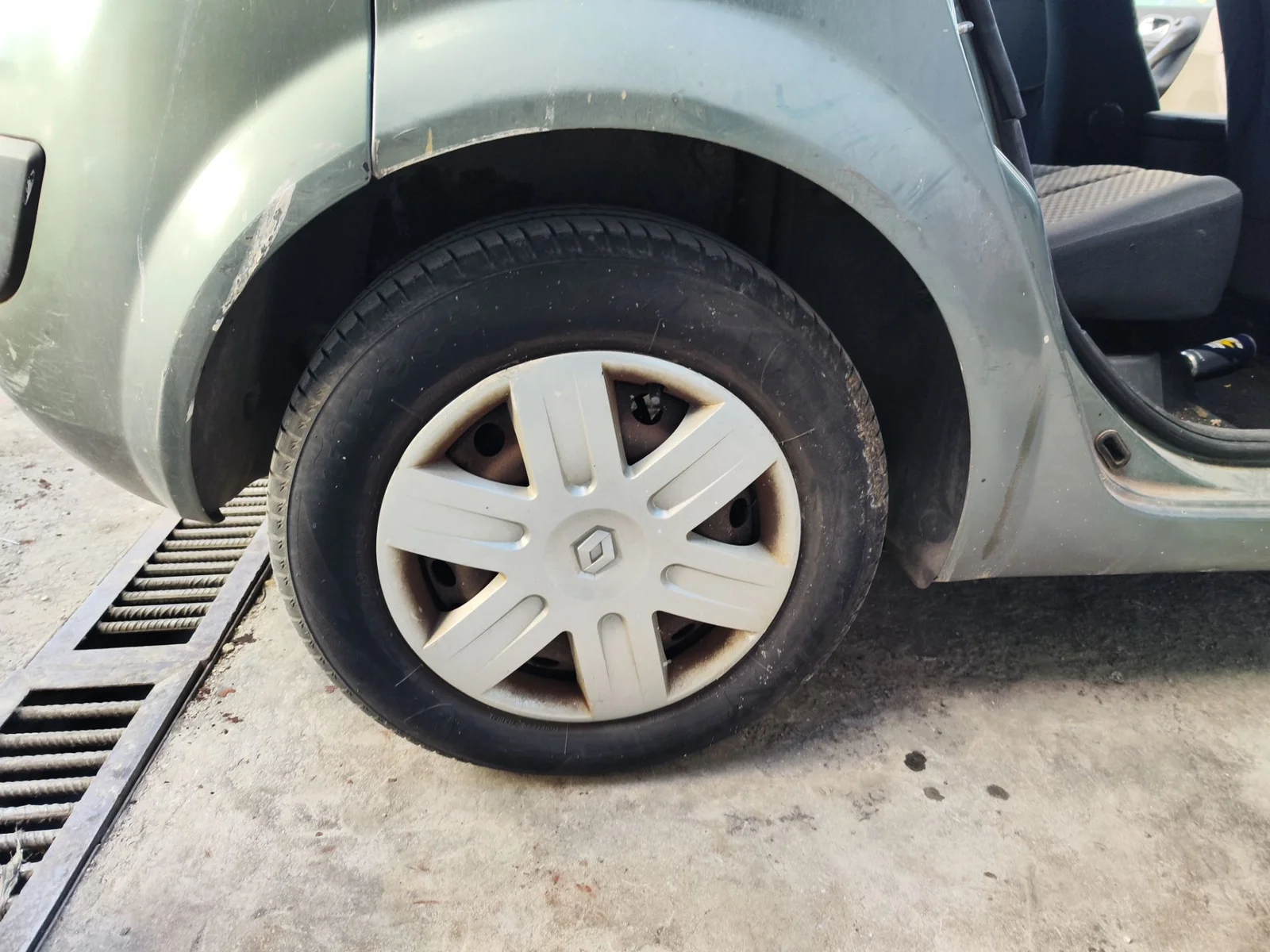 Foto de LLANTA RENAULT MEGANE II BERLINA 5P 1.5 dCi Diesel (101 CV / 74 KW) referencia 8200026031