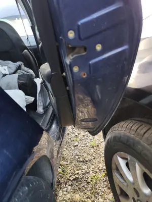 Foto de CERRADURA PUERTA TRASERA DERECHA PEUGEOT 307 (S1)(04.2001) 1.6 16V CAT (109 CV / 80 KW) referencia 9137A0
