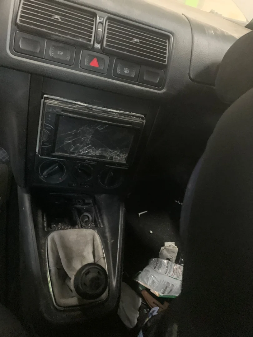 Foto de CONSOLA CENTRAL VOLKSWAGEN GOLF IV BERLINA (1J1)(10.1997) 1.9 TDI (101 CV / 74 KW)