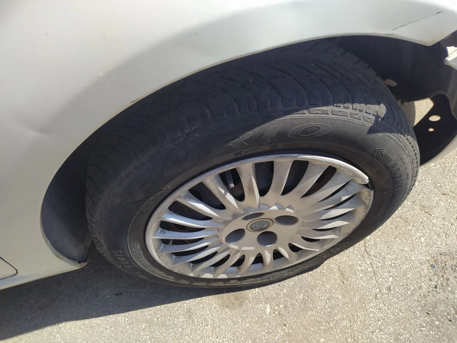 Foto de PASO RUEDA DELANTERO DERECHO FIAT GRANDE PUNTO (199) 1.3 16V JTD CAT (75 CV / 55 KW) referencia 0051885643
