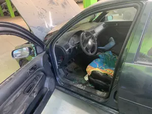Foto de GOMAS CONTORNO PUERTA VOLKSWAGEN GOLF IV BERLINA (1J1)(10.1997) 1.9 TDI (101 CV / 74 KW)