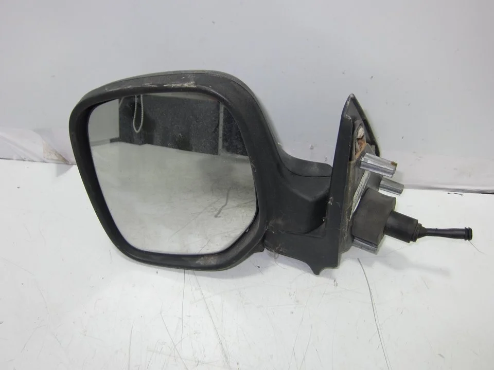 Foto de RETROVISOR IZQUIERDO CITROEN BERLINGO 1.9 Diesel (69 CV / 51 KW) referencia 96193821XT