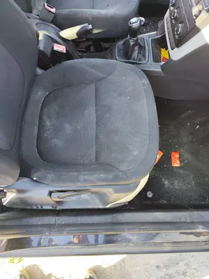 Foto de ASIENTO DELANTERO DERECHO SKODA YETI (5L)(2009) 2.0 TDI (110 CV / 81 KW) referencia 5L6881022A