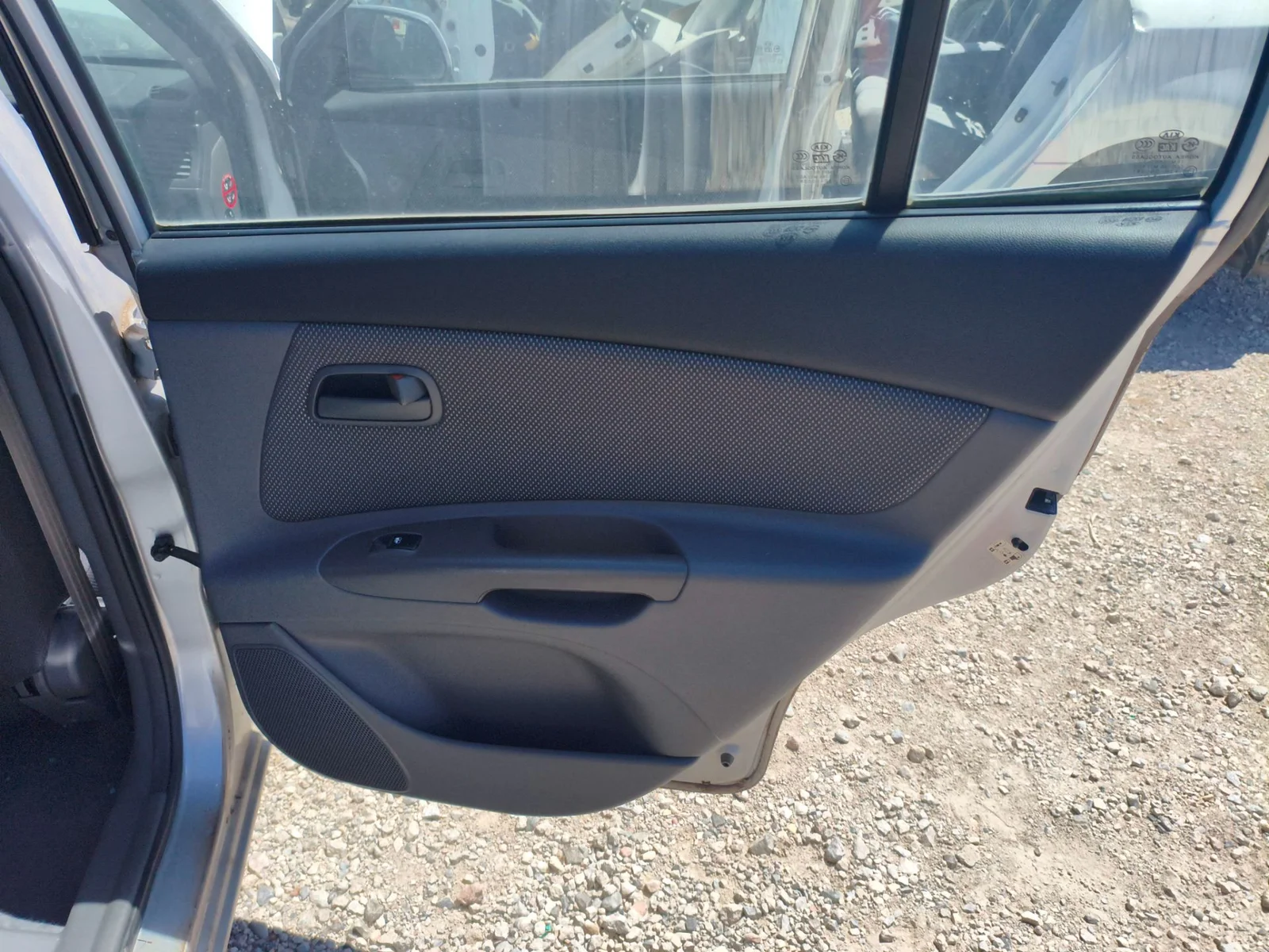 Foto de GUARNECIDO PUERTA TRASERA DERECHA KIA RIO (JB) 1.5 CRDi (110 CV / 81 KW) referencia 833021G123JBJ