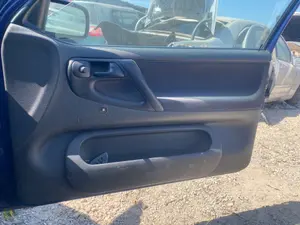 Foto de GUARNECIDO PUERTA DELANTERA DERECHA VOLKSWAGEN POLO III (6N1) 1.4  (60 CV / 44 KW) referencia 6N3867012M FKZ