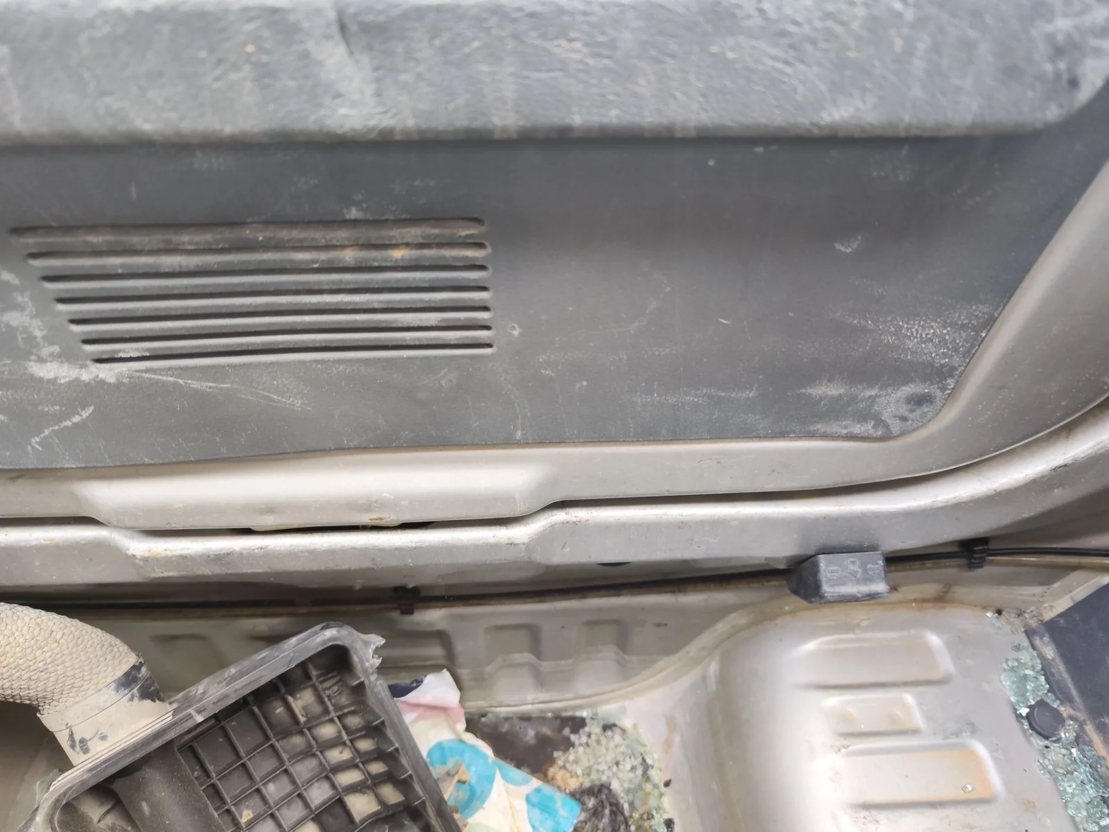 Foto de GUARNECIDO PORTON TRASERO CHEVROLET MATIZ 0.8 CAT (52 CV / 38 KW)