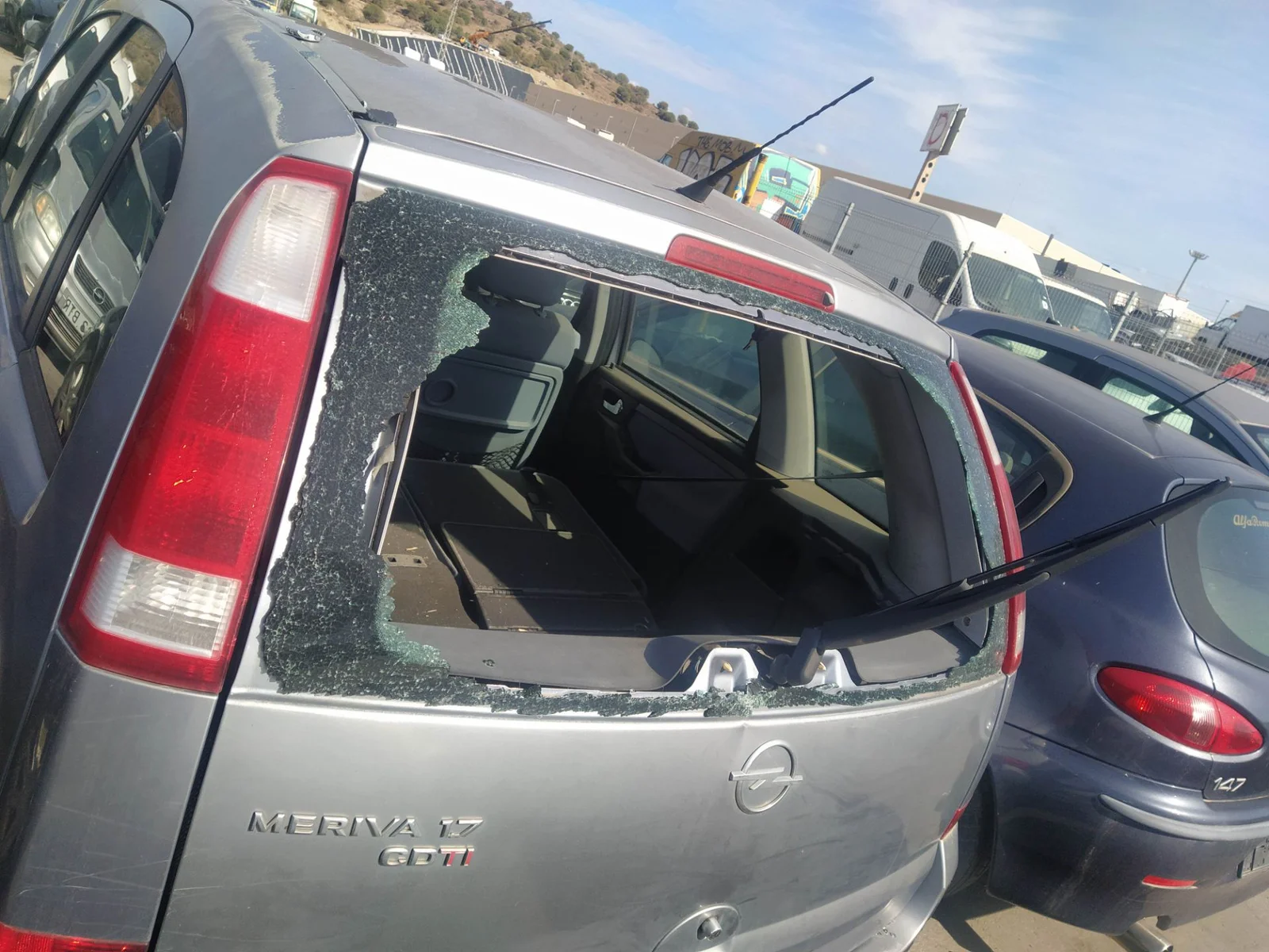 Foto de PORTON TRASERO OPEL MERIVA 1.7 16V CDTI (101 CV / 74 KW) referencia 93174370