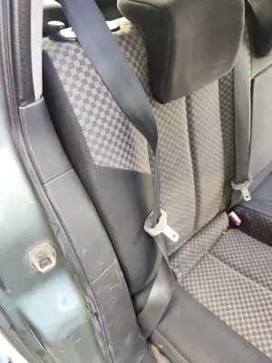 Foto de CINTURON SEGURIDAD TRASERO DERECHO RENAULT MEGANE II BERLINA 5P 1.5 dCi Diesel (101 CV / 74 KW)