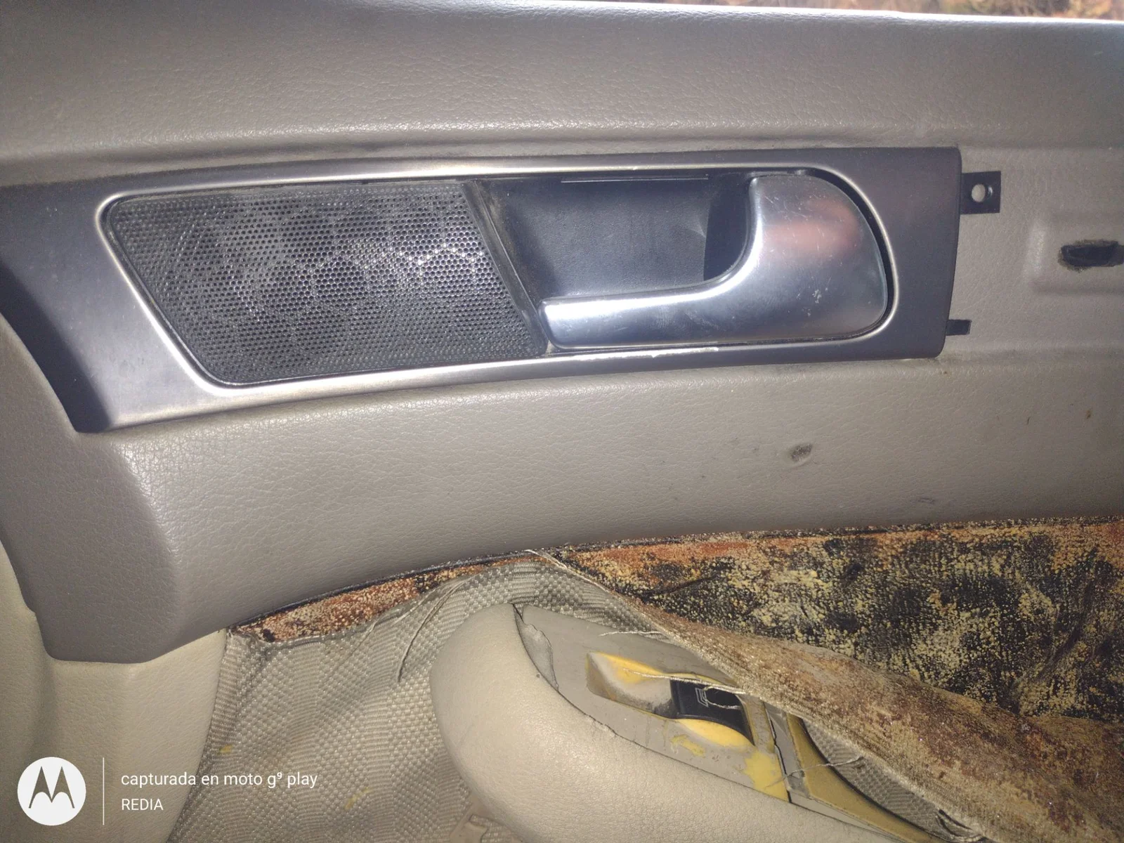 Foto de MANETA INTERIOR DELANTERA DERECHA AUDI A6 BERLINA (4B2) 1.9 TDI (131 CV / 96 KW) referencia 4B1837020N FKZ