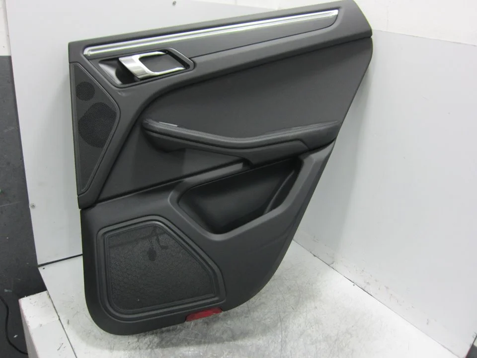 Foto de GUARNECIDO PUERTA TRASERA DERECHA PORSCHE MACAN (95BA) referencia 95B867212