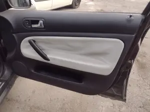 Foto de MANETA INTERIOR DELANTERA DERECHA VOLKSWAGEN PASSAT BERLINA (3B3) 1.9 TDI (131 CV / 96 KW) referencia 3B1837114T B41