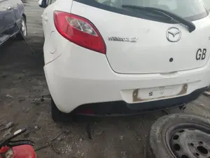 Foto de PARAGOLPES TRASERO MAZDA 2 BERLINA (DE) 1.3 16V CAT (75 CV / 55 KW) foto 3
