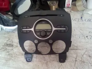 Foto de SISTEMA AUDIO / RADIO CD MAZDA 2 BERLINA (DE) 1.3 16V CAT (75 CV / 55 KW) referencia DF74669R0