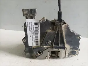 Foto de CERRADURA PUERTA DELANTERA IZQUIERDA OPEL CORSA D referencia 13258271 foto 2