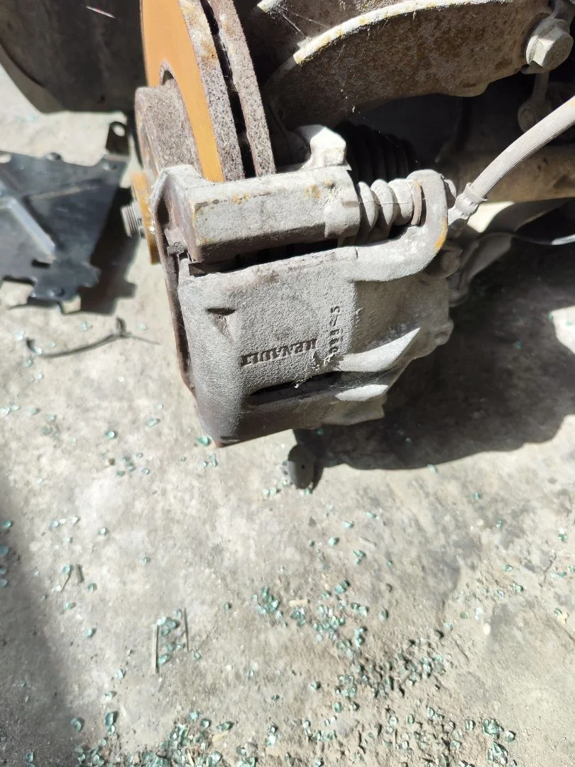 Foto de PINZA DE FRENO DELANTERA DERECHA RENAULT SCENIC II 1.5 dCi Diesel (101 CV / 74 KW) referencia 7701065278