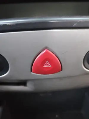 Foto de WARNING RENAULT MEGANE II BERLINA 5P 1.5 dCi Diesel (101 CV / 74 KW)