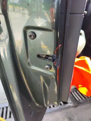 Foto de CERRADURA PUERTA DELANTERA IZQUIERDA SEAT IBIZA (6L1) 1.9 TDI (101 CV / 74 KW) referencia 7E1837015A