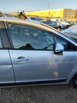 Foto de LUNA DELANTERA DERECHA CITROEN C4 BERLINA 1.6 16V HDi FAP (109 CV / 80 KW)