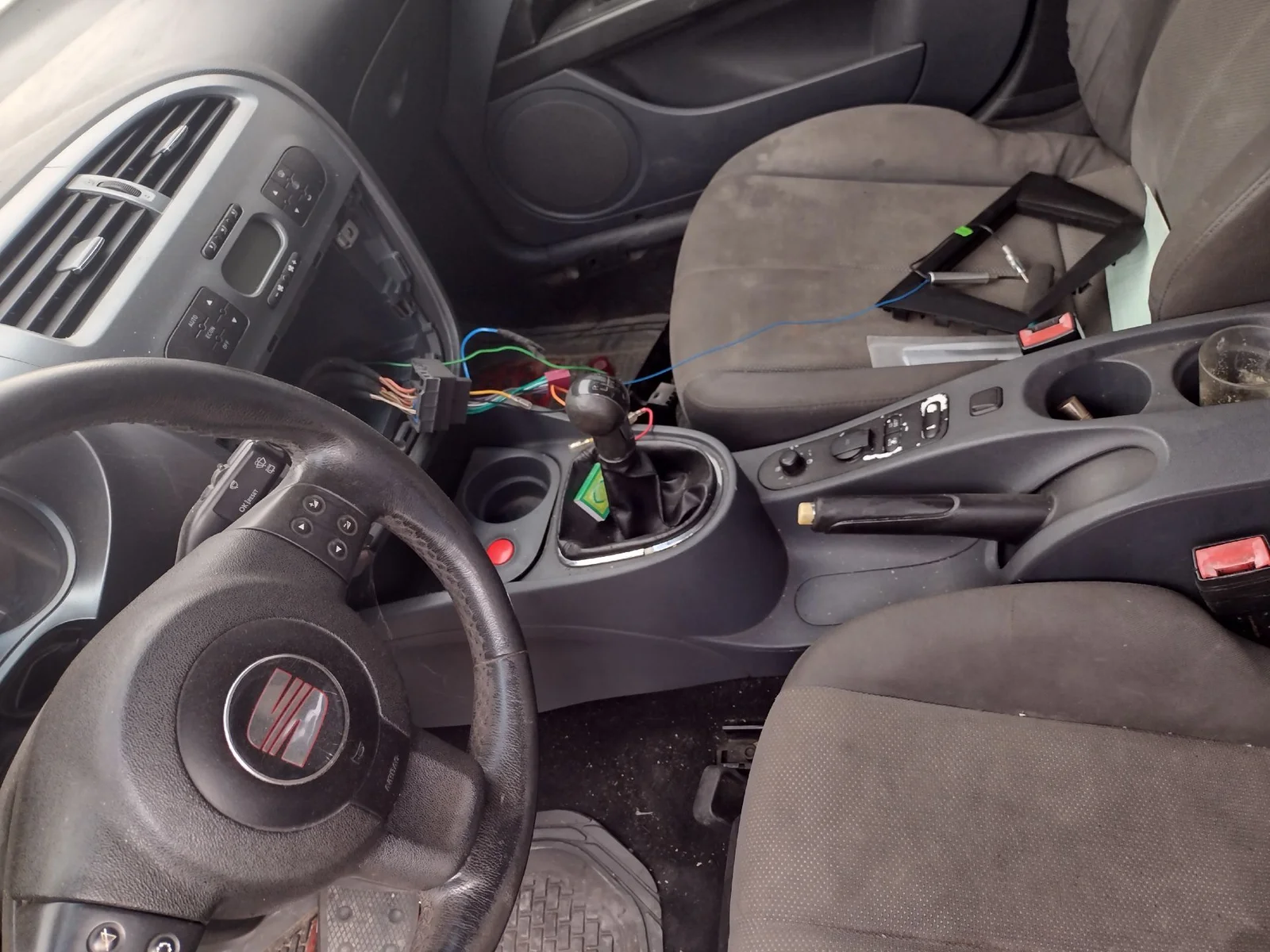 Foto de PALANCA FRENO SEAT LEON (1P1) 2.0 TDI (140 CV / 103 KW) referencia 1K0711303P FKZ