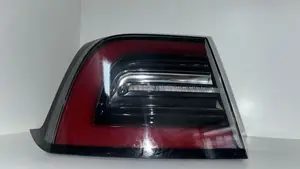 Foto de PILOTO TRASERO IZQUIERDO TESLA MODEL 3 eléctrico 258 kW (cont. 153 kW) (350 CV / 258 KW) referencia 1077397