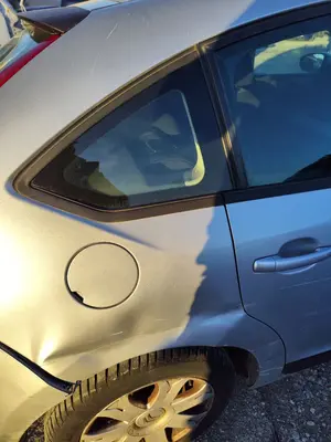 Foto de LUNA CUSTODIA TRASERA DERECHA CITROEN C4 BERLINA 1.6 16V HDi FAP (109 CV / 80 KW)