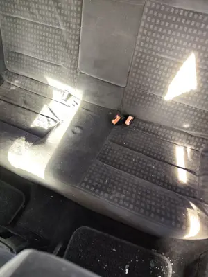 Foto de ENGANCHE CINTURON TRASERO CENTRAL VOLKSWAGEN PASSAT BERLINA (3B3) 1.9 TDI (131 CV / 96 KW)