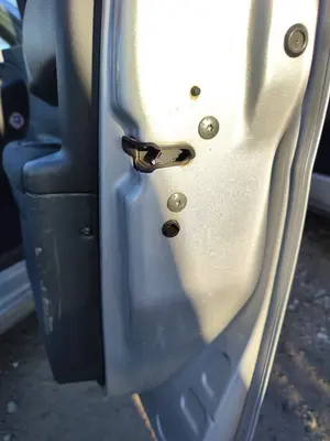 Foto de CERRADURA PUERTA DELANTERA DERECHA CITROEN C4 BERLINA 1.6 16V HDi FAP (109 CV / 80 KW)