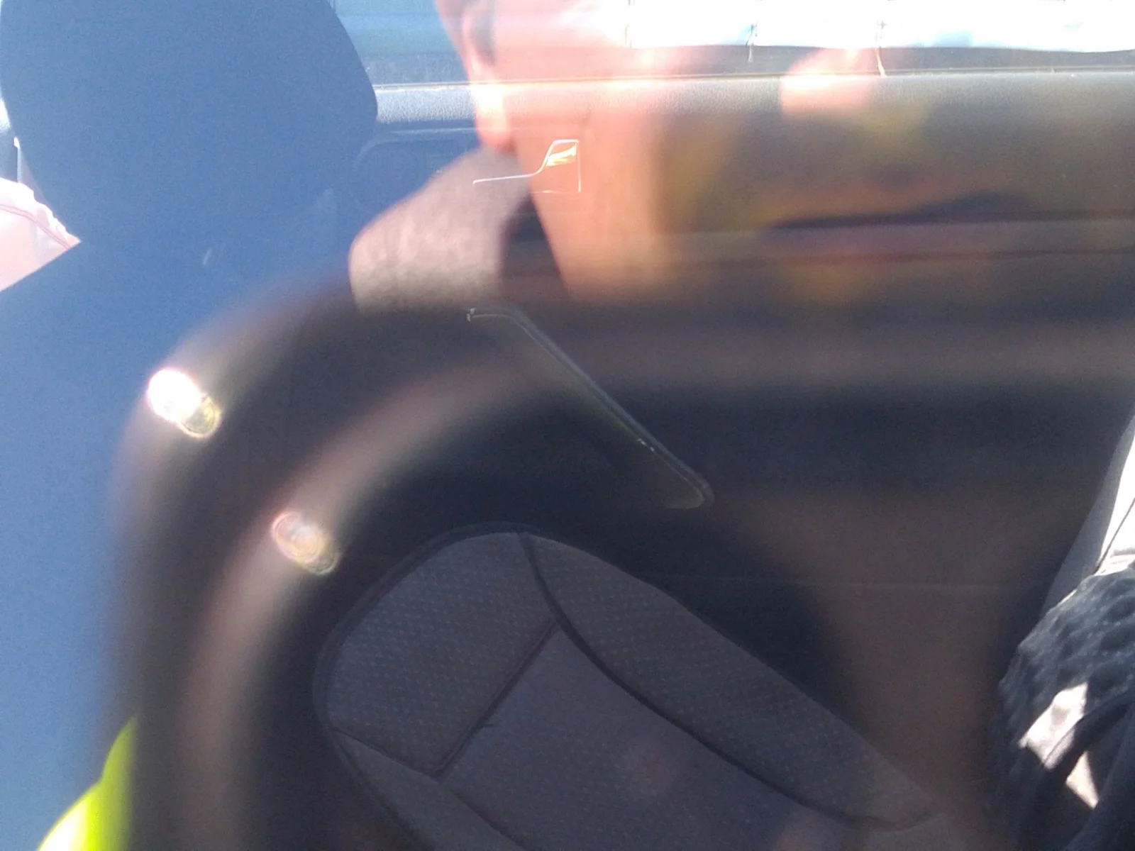 Foto de MANETA INTERIOR TRASERA IZQUIERDA VOLKSWAGEN PASSAT BERLINA (3B3) 1.9 TDI (131 CV / 96 KW) referencia 3B0839113BFFKZ