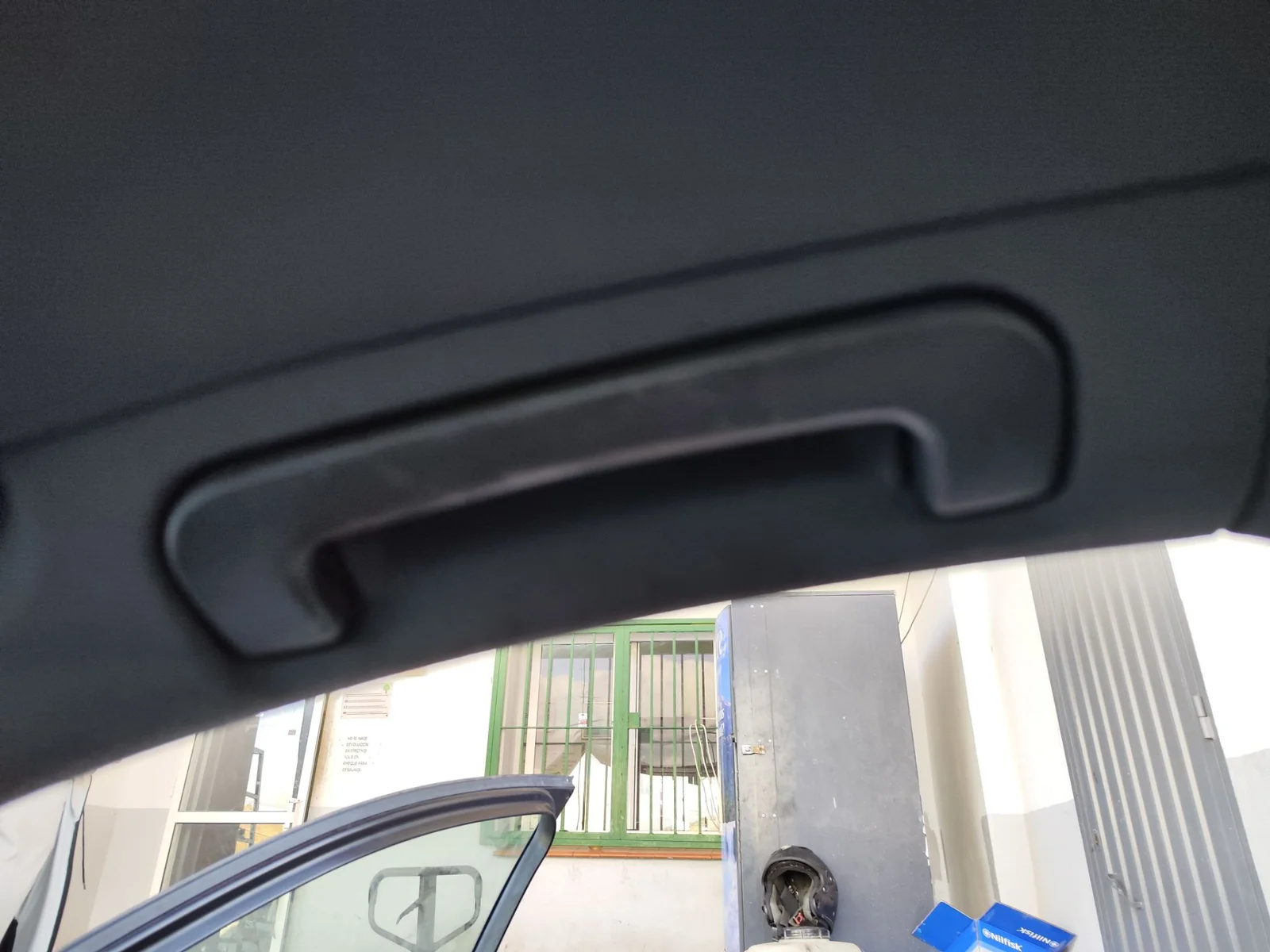 Foto de ASIDERO TECHO DELANTERO DERECHO AUDI A6 BERLINA (4B2) 2.5 V6 24V TDI (150 CV / 110 KW) referencia 4B0857608 FKZ