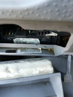 Foto de CAJA RELES / FUSIBLES CITROEN C3