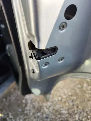 Foto de CERRADURA PUERTA TRASERA DERECHA CITROEN C3 1.4  (73 CV / 54 KW) referencia 9137A1