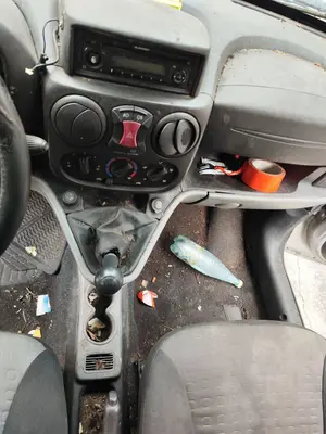 Foto de CONSOLA CENTRAL FIAT I DOBLÒ (119) 1.9 JTD CAT (105 CV / 77 KW)
