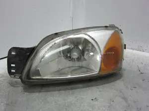 Foto de FARO DERECHO FORD FIESTA BERLINA (DX) 1.3 CAT (60 CV / 44 KW) referencia YS6113008AK