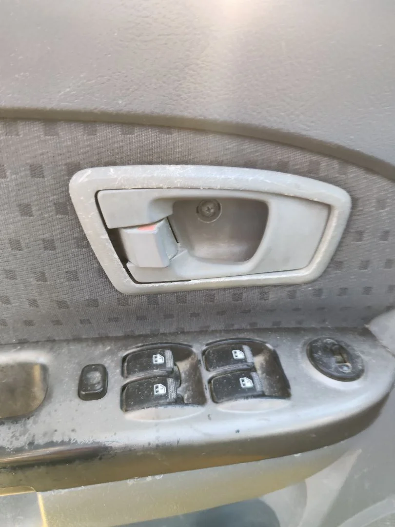 Foto de MANETA INTERIOR DELANTERA IZQUIERDA KIA CARENS (RS) 2.0 Turbodiesel CAT (113 CV / 83 KW) referencia 0K2FA59330FKZ