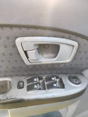 Foto de MANETA INTERIOR DELANTERA IZQUIERDA KIA CARENS (RS) 2.0 Turbodiesel CAT (113 CV / 83 KW) referencia 0K2FA59330FKZ