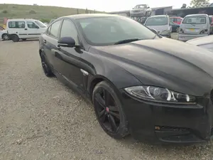 Foto de PARAGOLPES DELANTERO JAGUAR XF 3.0 V6 Diesel CAT (241 CV / 177 KW)