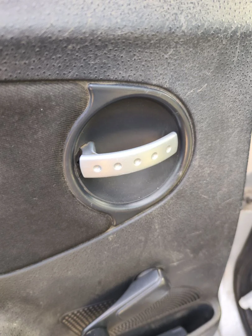 Foto de MANETA INTERIOR TRASERA IZQUIERDA CITROEN C3 1.4 (73 CV / 54 KW) referencia 9143F8