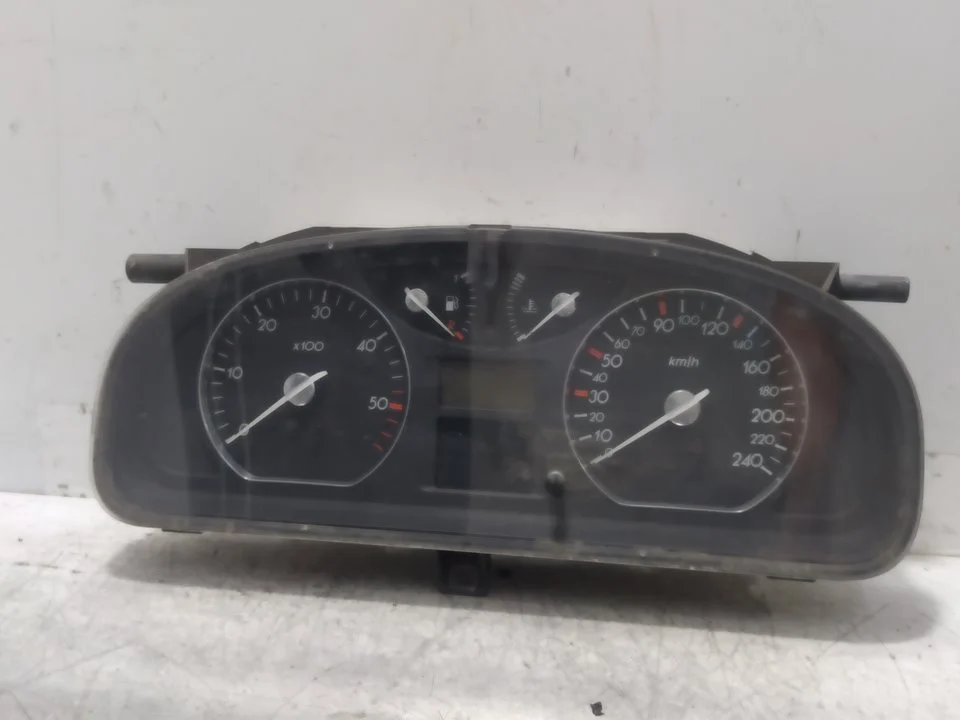 Foto de CUADRO INSTRUMENTOS RENAULT LAGUNA II (BG0) 1.9 dCi Diesel (120 CV / 88 KW) referencia 820013775