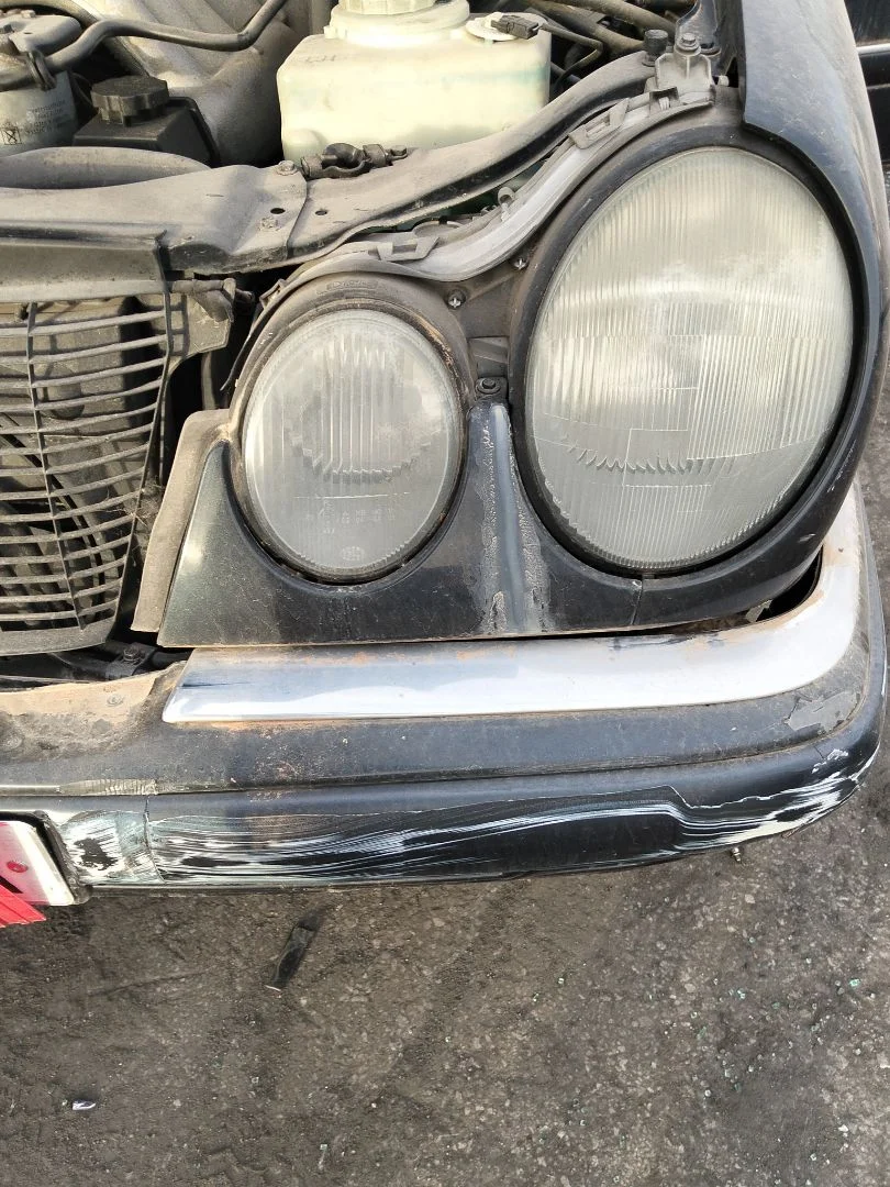 Foto de FARO IZQUIERDO MERCEDES-BENZ CLASE E (BM 210) BERLINA referencia A210820036164