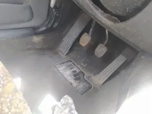 Foto de PEDAL EMBRAGUE BMW SERIE 1 BERLINA (E81/E87) 2.0 16V Diesel CAT (122 CV / 90 KW)