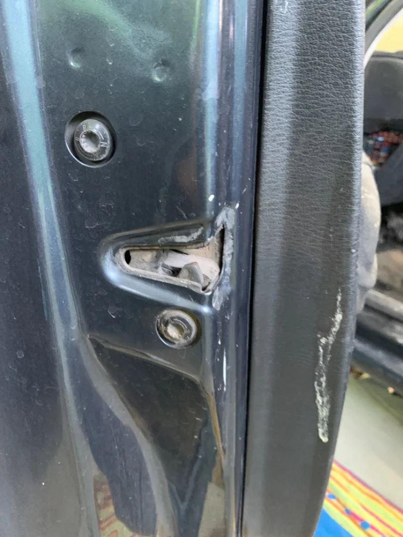 Foto de CERRADURA PUERTA TRASERA DERECHA VOLKSWAGEN GOLF IV BERLINA (1J1)(10.1997) 1.9 TDI (101 CV / 74 KW) referencia 3B4839015AL