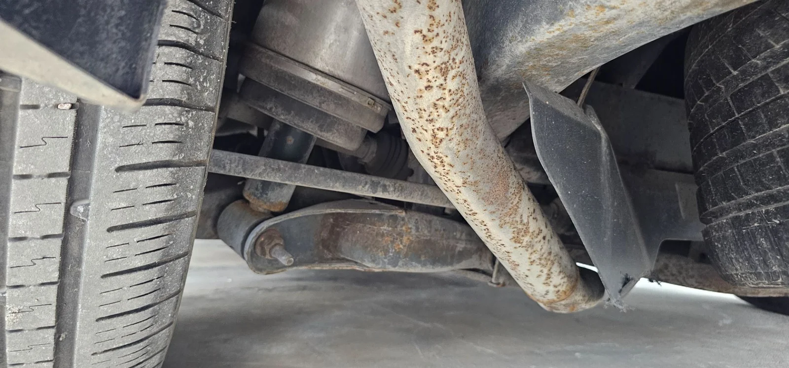 Foto de BRAZO SUSPENSION TRASERO IZQUIERDO LAND ROVER RANGE ROVER SPORT 3.6 TD V8 (272 CV / 200 KW) referencia LR019978