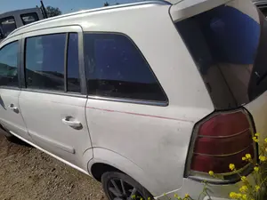 Foto de LUNA TRASERA IZQUIERDA OPEL ZAFIRA B 1.9 CDTI (120 CV / 88 KW) referencia 93184337