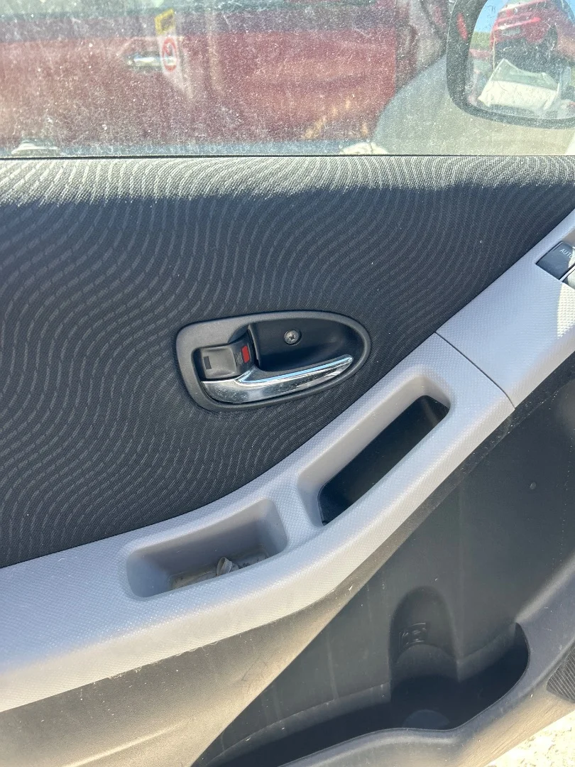 Foto de MANETA INTERIOR DELANTERA IZQUIERDA TOYOTA YARIS (KSP9/SCP9/NLP9) 1.3 16V CAT (101 CV / 74 KW) referencia 692060D200B0