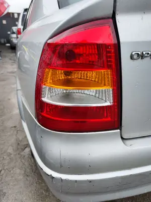 Foto de PILOTO TRASERO IZQUIERDO OPEL ASTRA G BERLINA 1.7 16V DTI CAT (Y 17 DT / LR6) (75 CV / 55 KW) referencia 9117439