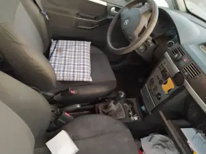 Foto de ENGANCHE CINTURON DELANTERO DERECHO OPEL MERIVA 1.7 16V CDTI (101 CV / 74 KW)